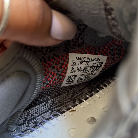 Yeezy Boost 350 Beluga v2 - Picture 9 of 16